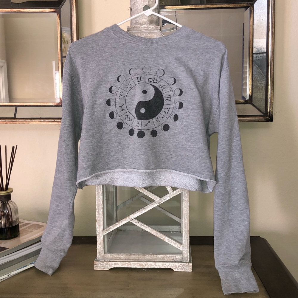 PacSun Graphic Cropped Sweater